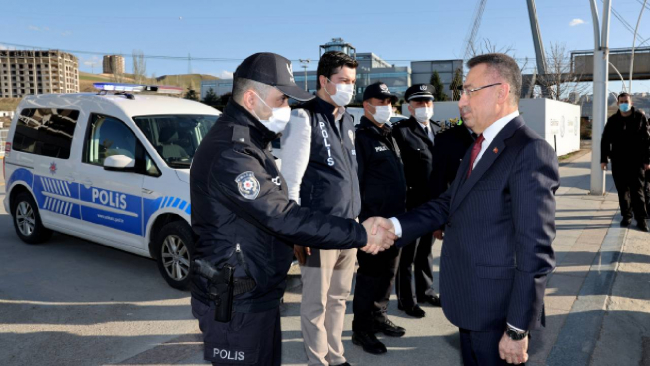 Cumhurbaşkanı Yardımcısı Oktay'dan polislere ziyaret